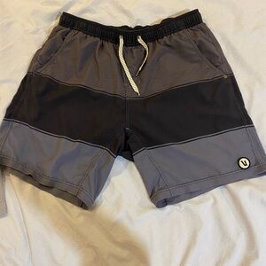 Vuori Men’s athletic shorts, lined XL